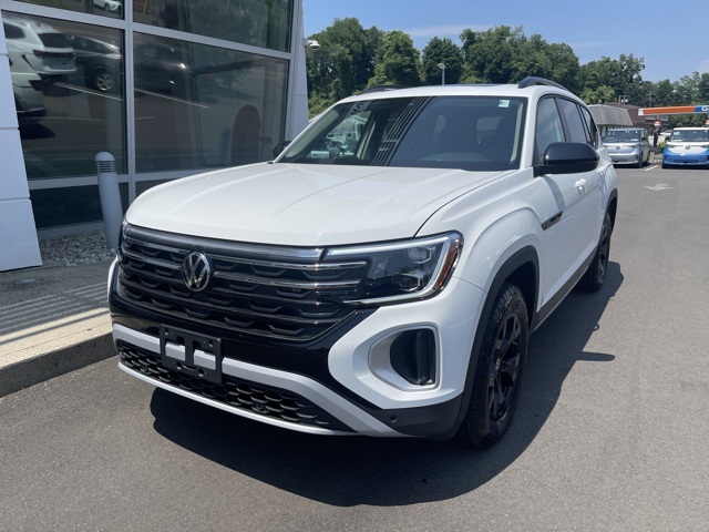 2024 Volkswagen Atlas Peak Edition SE Technology photo 3