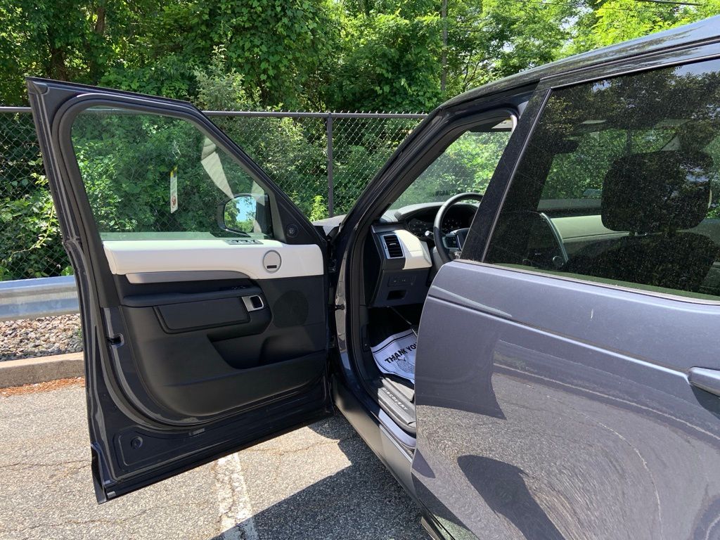2024 Land Rover Discovery SE photo 13