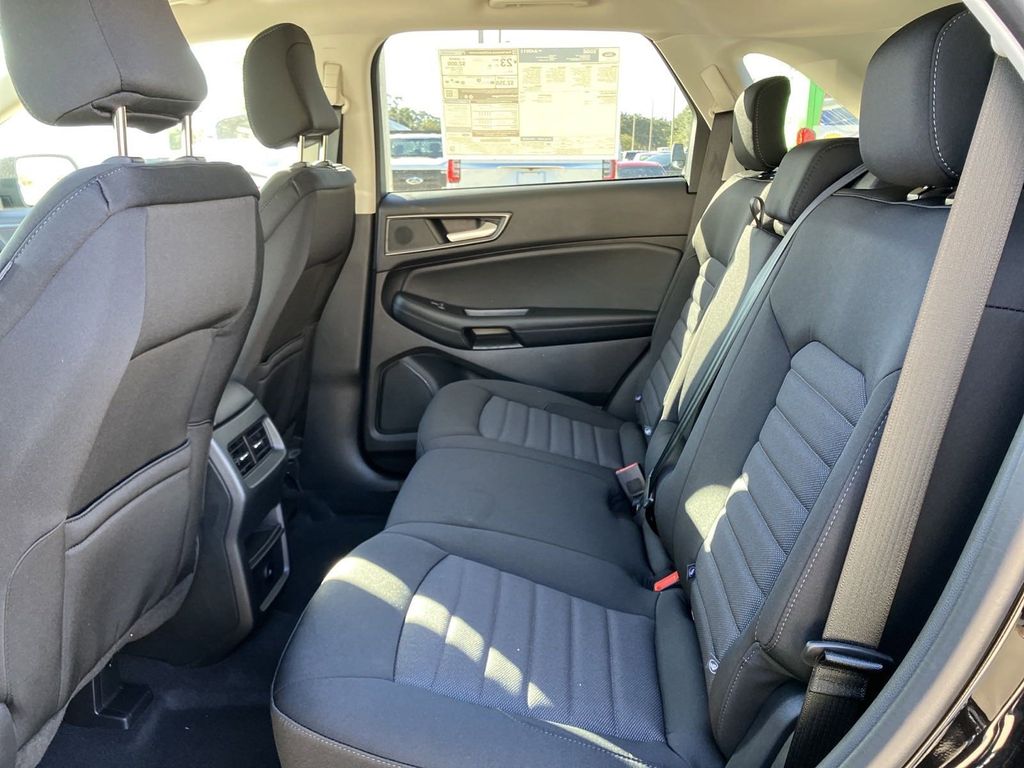 2024 Ford Edge SE photo 8