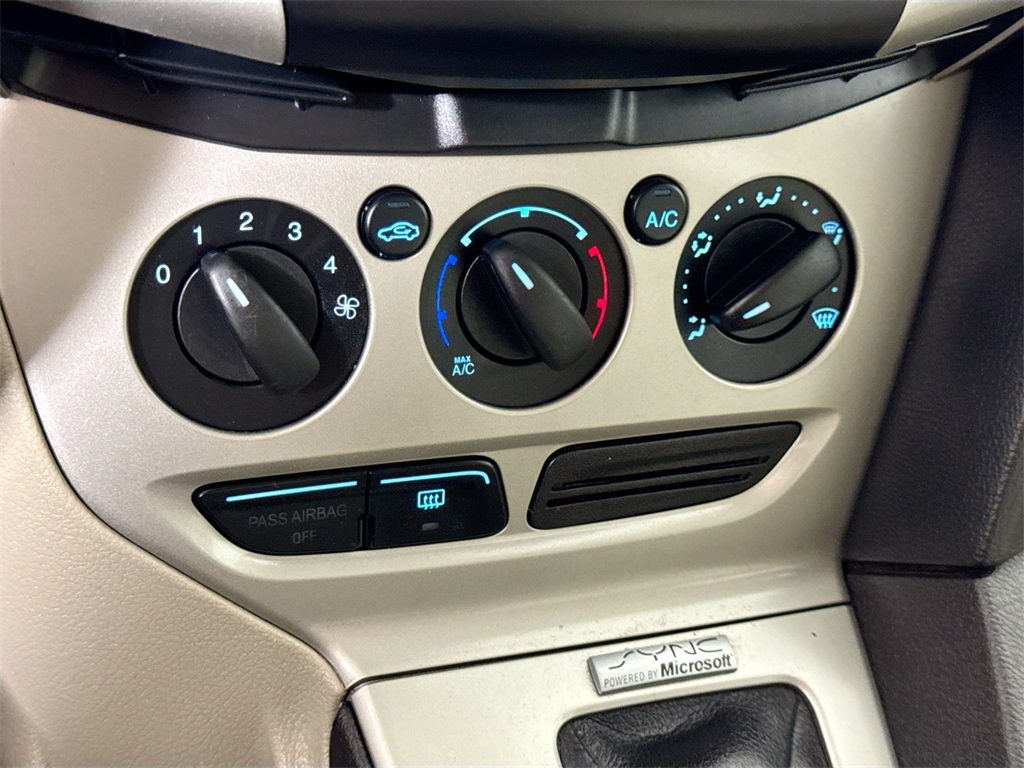 2014 Ford Focus SE photo 26