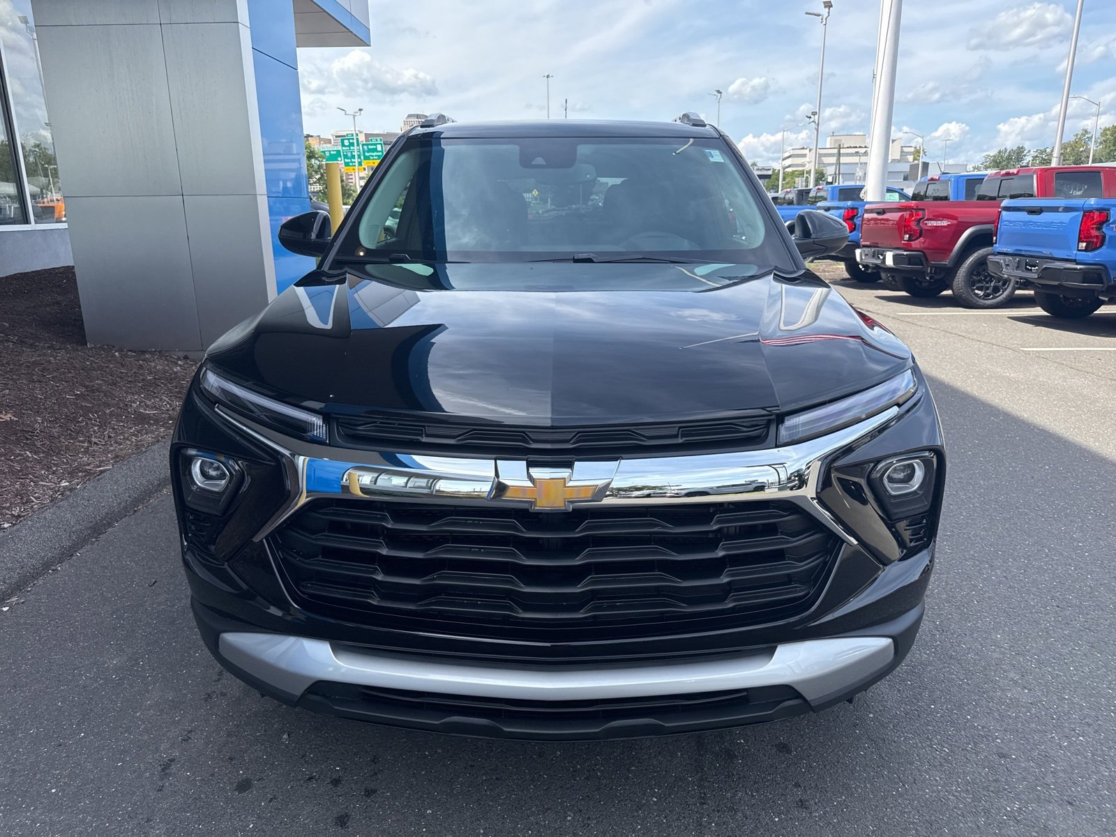 2025 Chevrolet Trailblazer LT photo 2