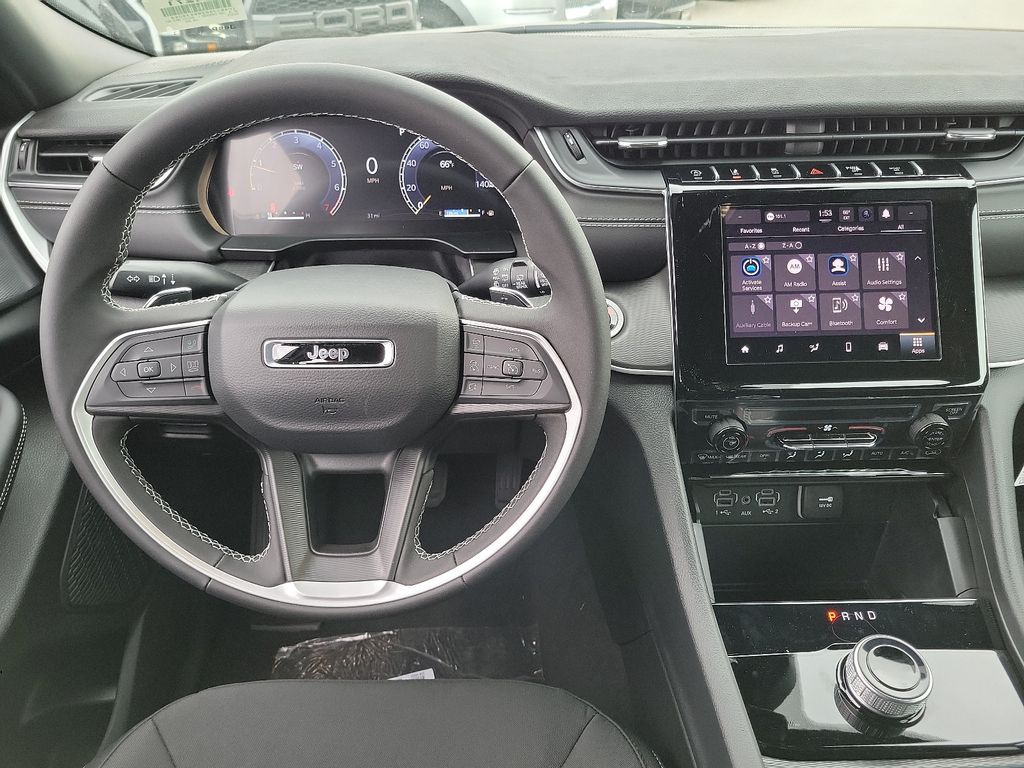 2025 Jeep Grand Cherokee Laredo X photo 3