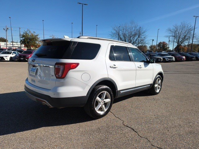 2016 Ford Explorer XLT photo 4