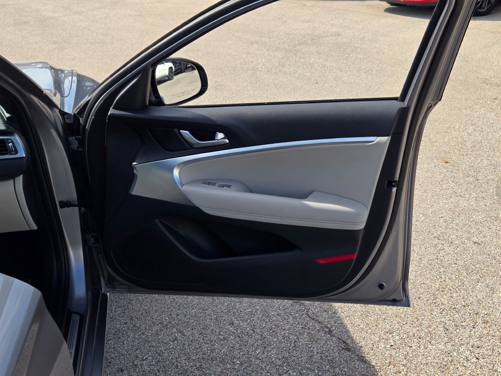 2023 Genesis G70 2.0T photo 4