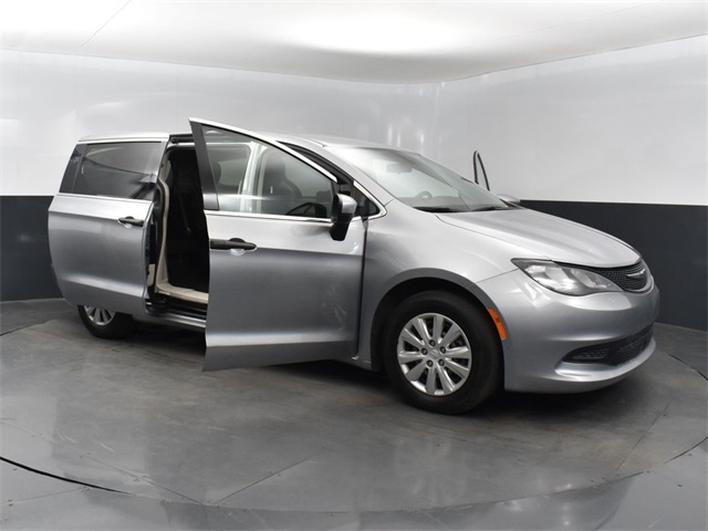2021 Chrysler Voyager L photo 20