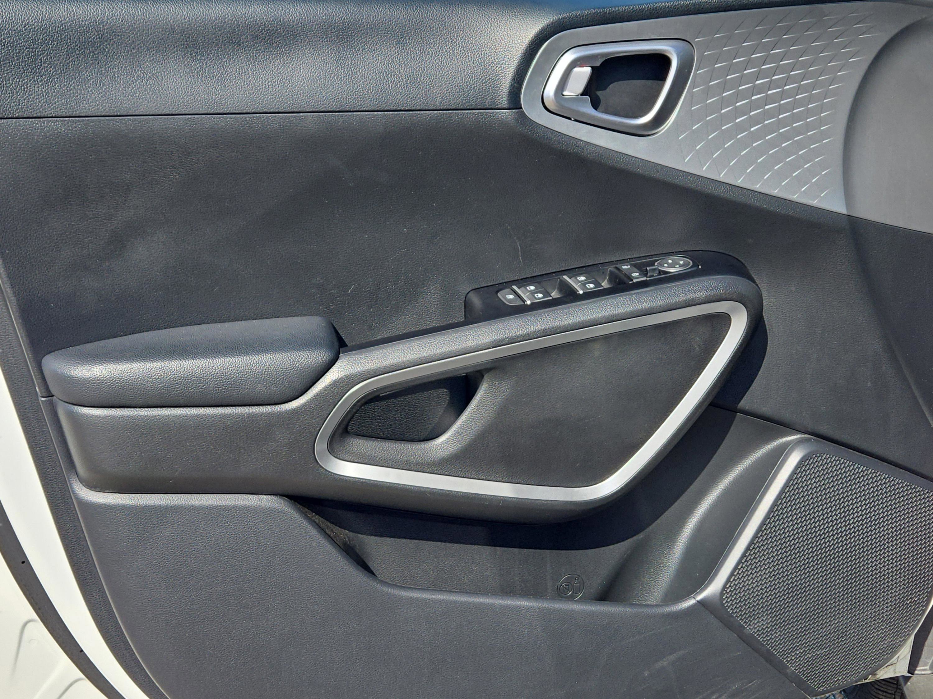 2024 Kia Soul LX photo 13