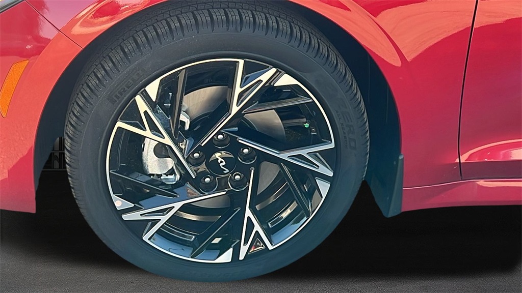 2025 Kia K5 GT-Line photo 11