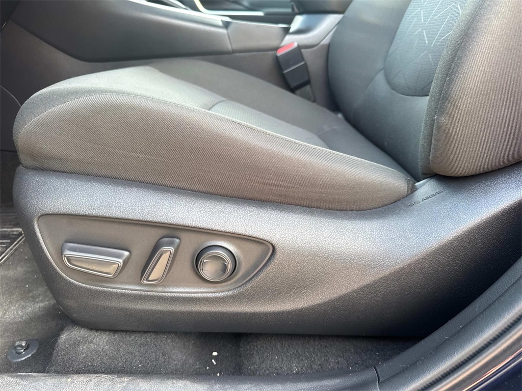2024 Toyota RAV4 XLE photo 17