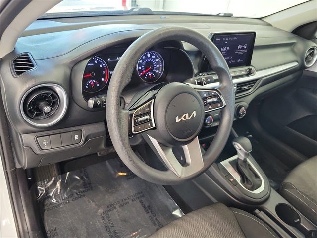 2023 Kia Forte LXS photo 9