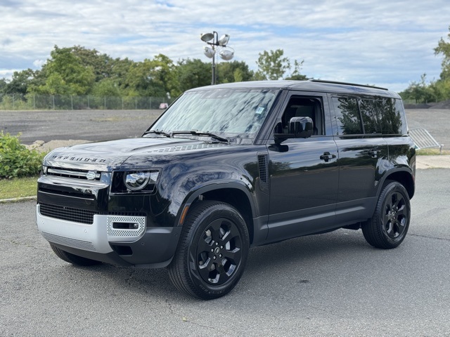 2025 Land Rover Defender S's photo