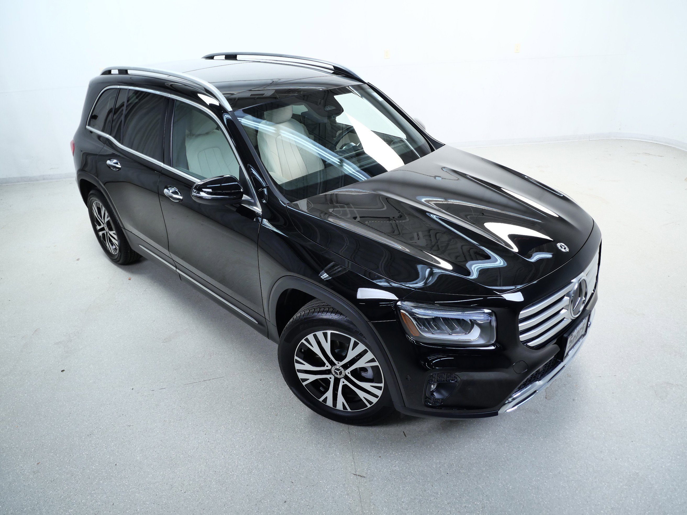 2025 Mercedes Benz GLB 250 4MATIC photo 3