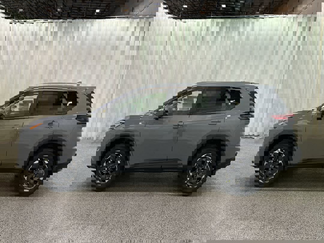 2026 Nissan Rogue SV photo 4