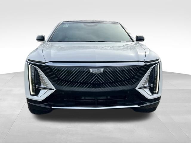 2025 Cadillac Lyriq Luxury photo 2