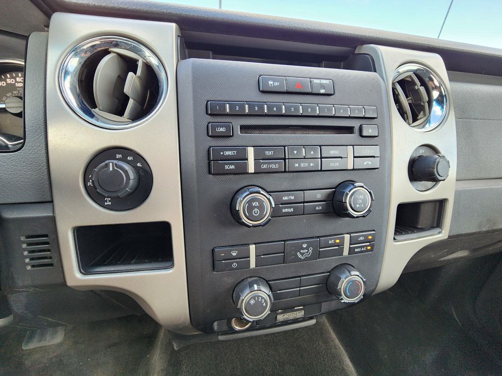 2012 Ford F-150 XLT photo 22