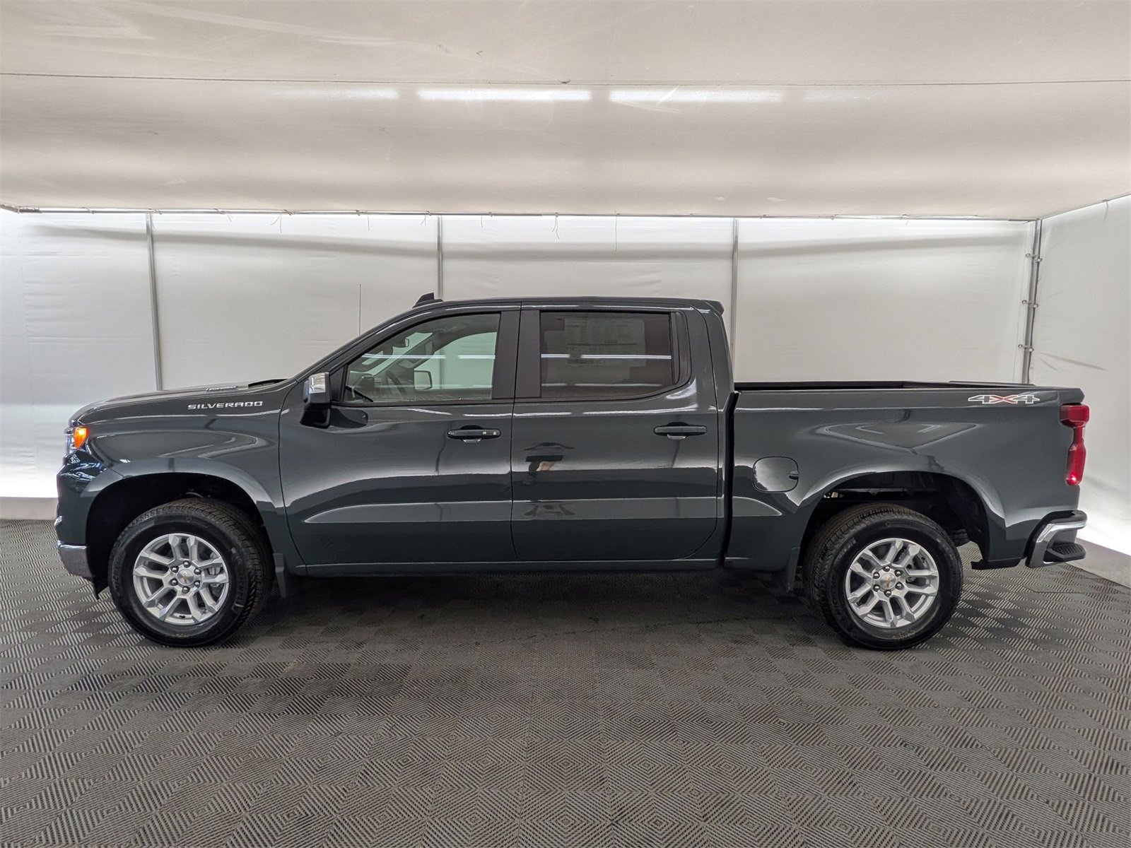 2025 Chevrolet Silverado 1500 LT photo 3