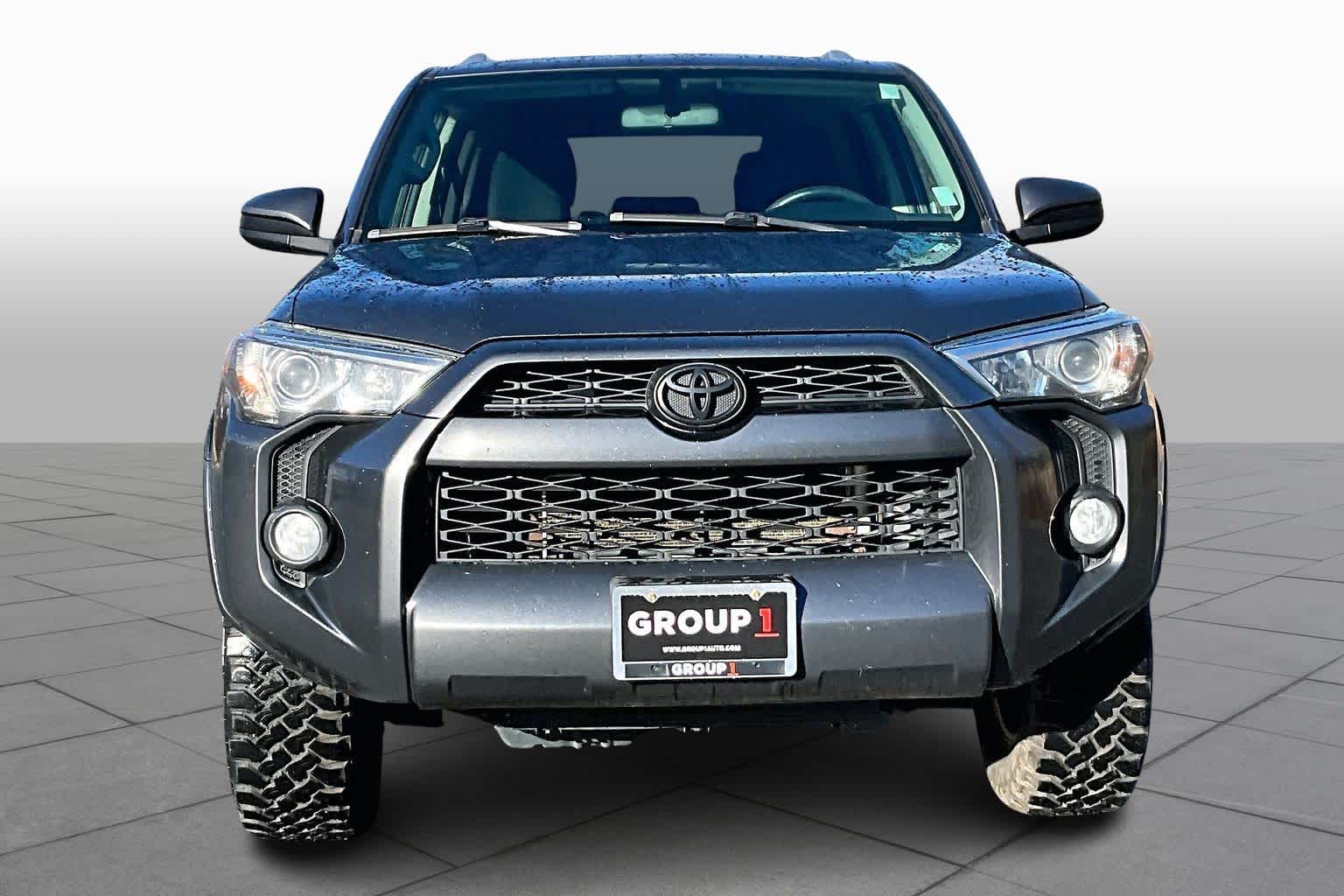 2017 Toyota 4Runner SR5 photo 3