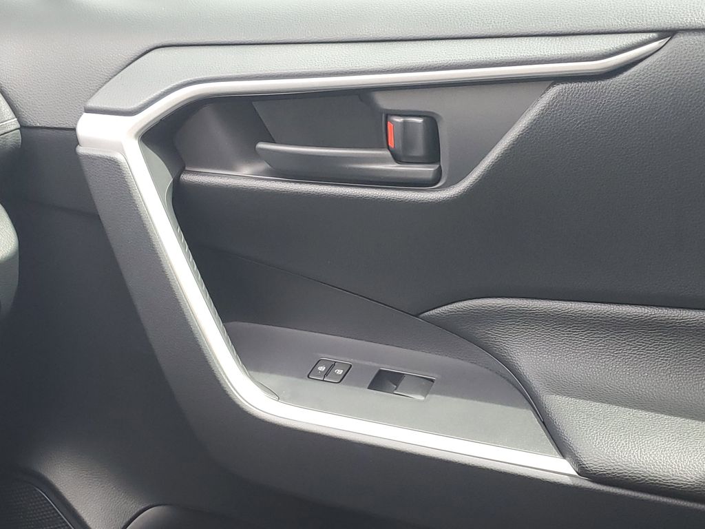 2025 Toyota RAV4 LE photo 23