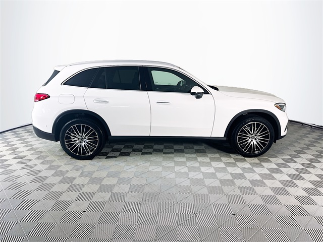 2026 Mercedes Benz GLC 300 photo 8