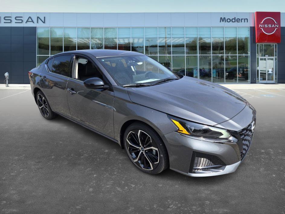 2025 Nissan Altima SR photo 3