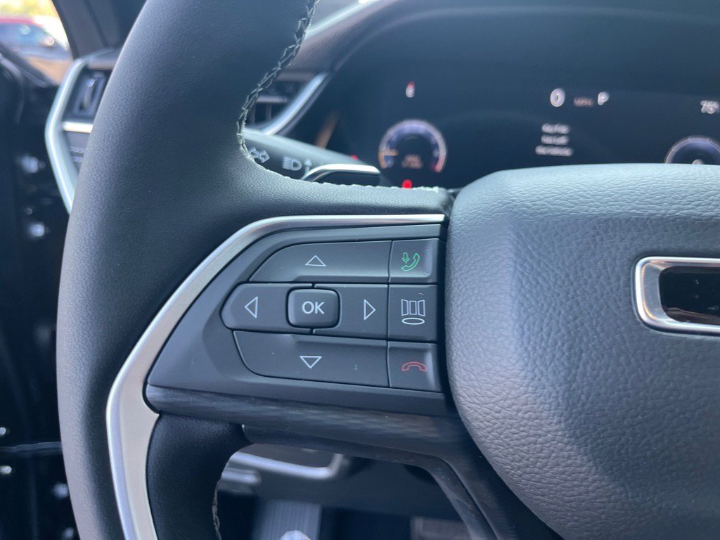 2025 Jeep Grand Cherokee Laredo Altitude photo 28