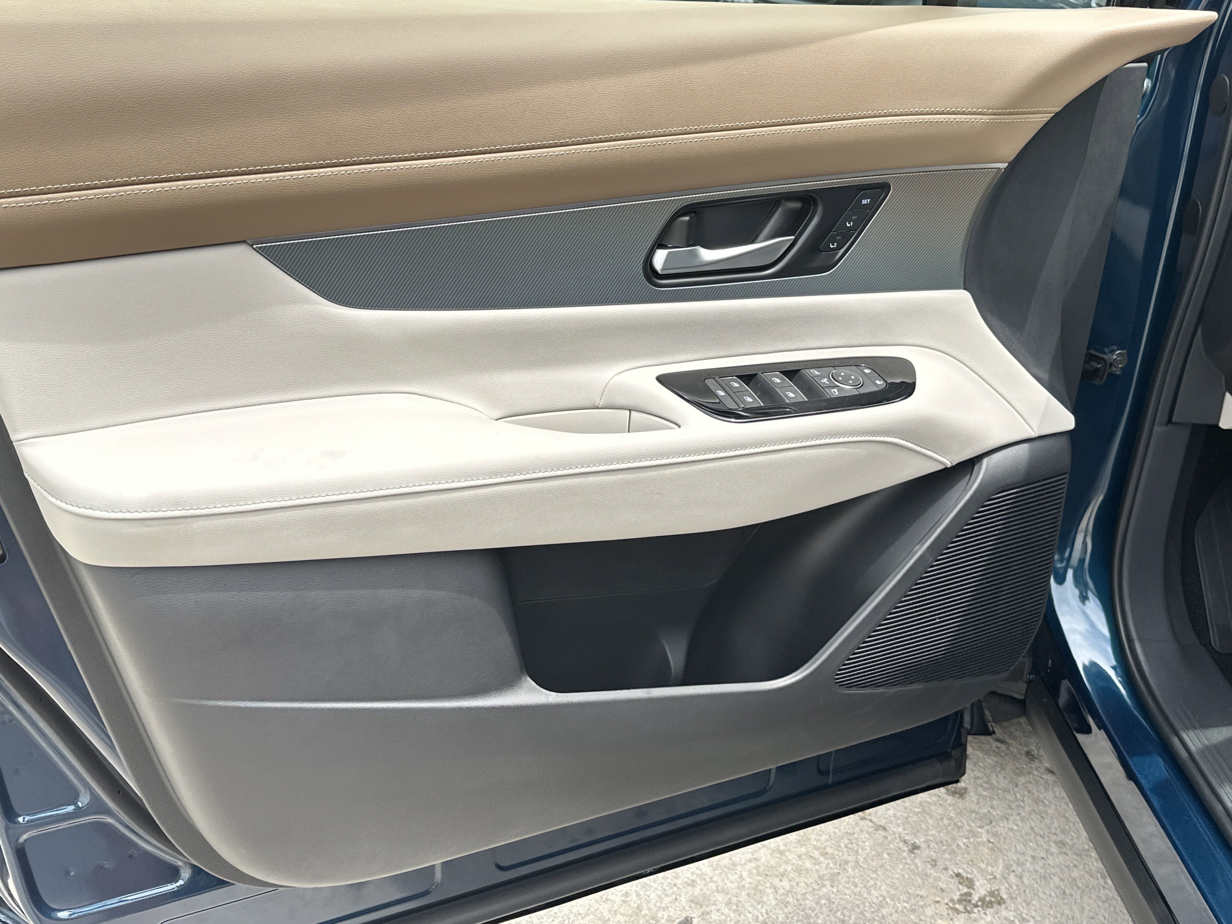 2025 Nissan Murano Platinum photo 3