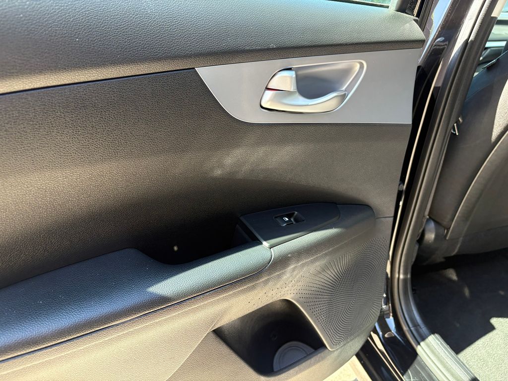 2023 Kia Forte LXS photo 25