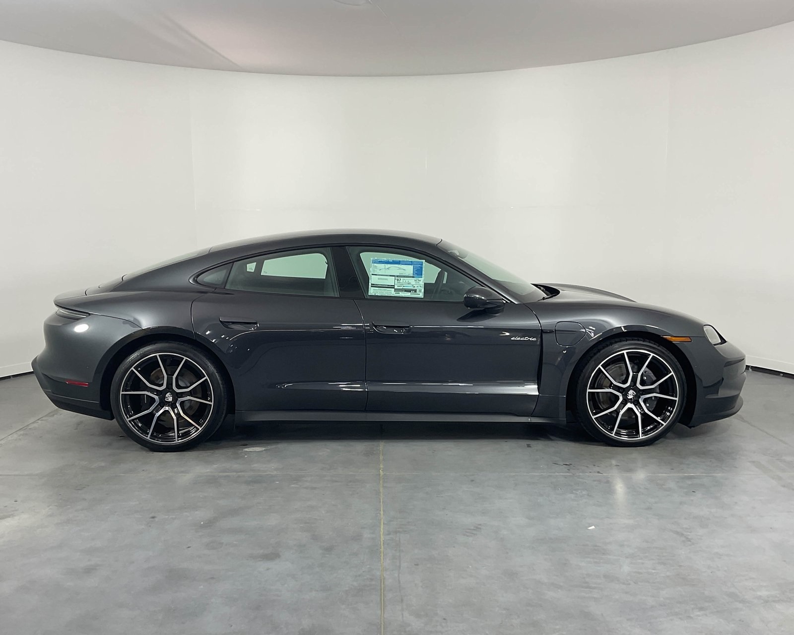 2025 Porsche Taycan 4 photo 8