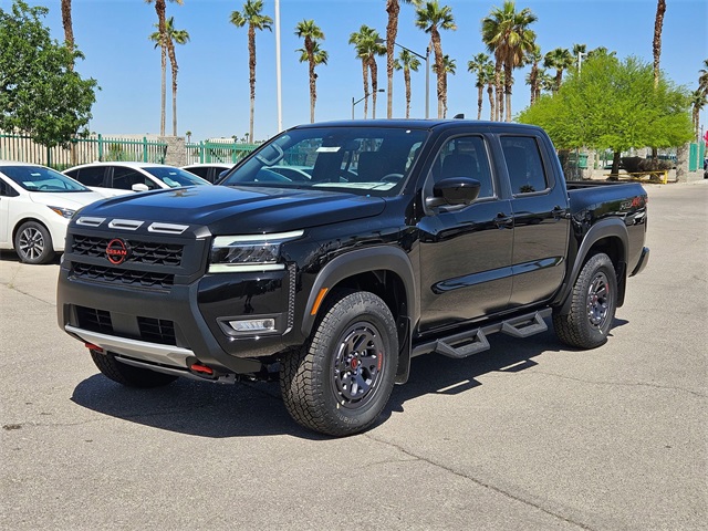 2025 Nissan Frontier Crew Cab PRO-4X photo 2