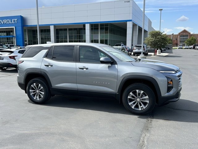 2026 Chevrolet Equinox LT photo 2