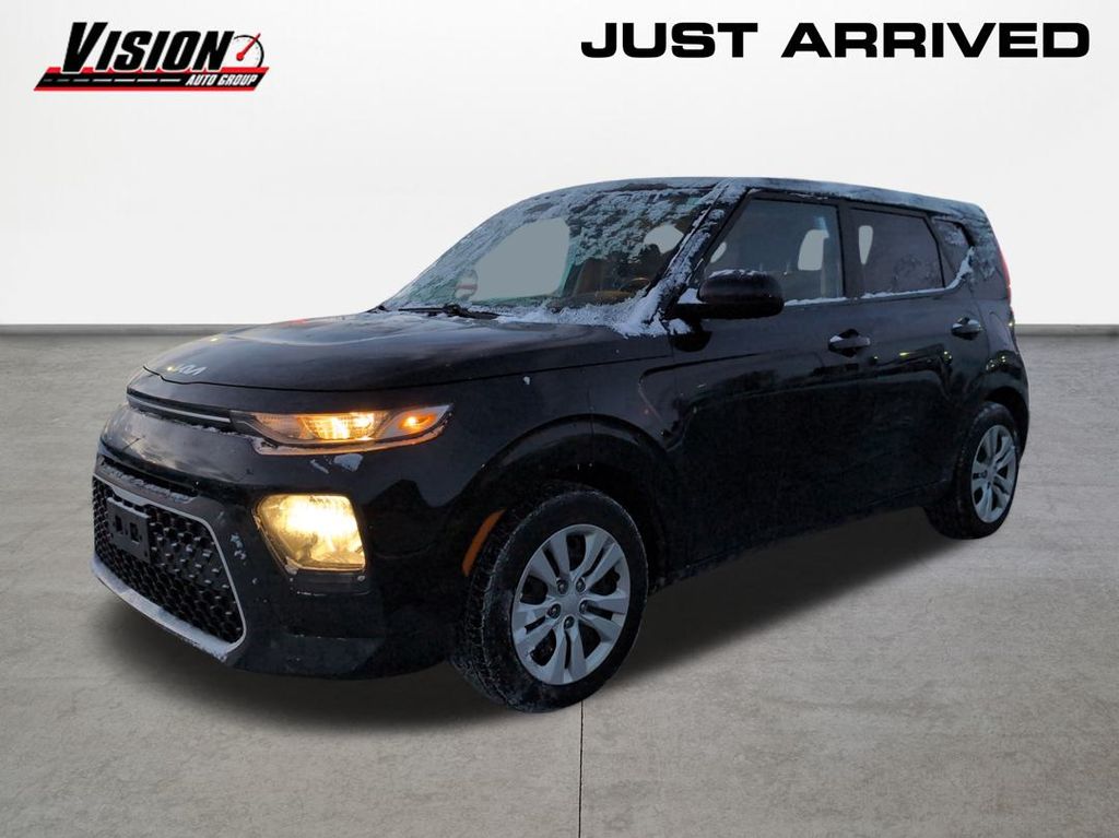 2022 Kia Soul LX's photo