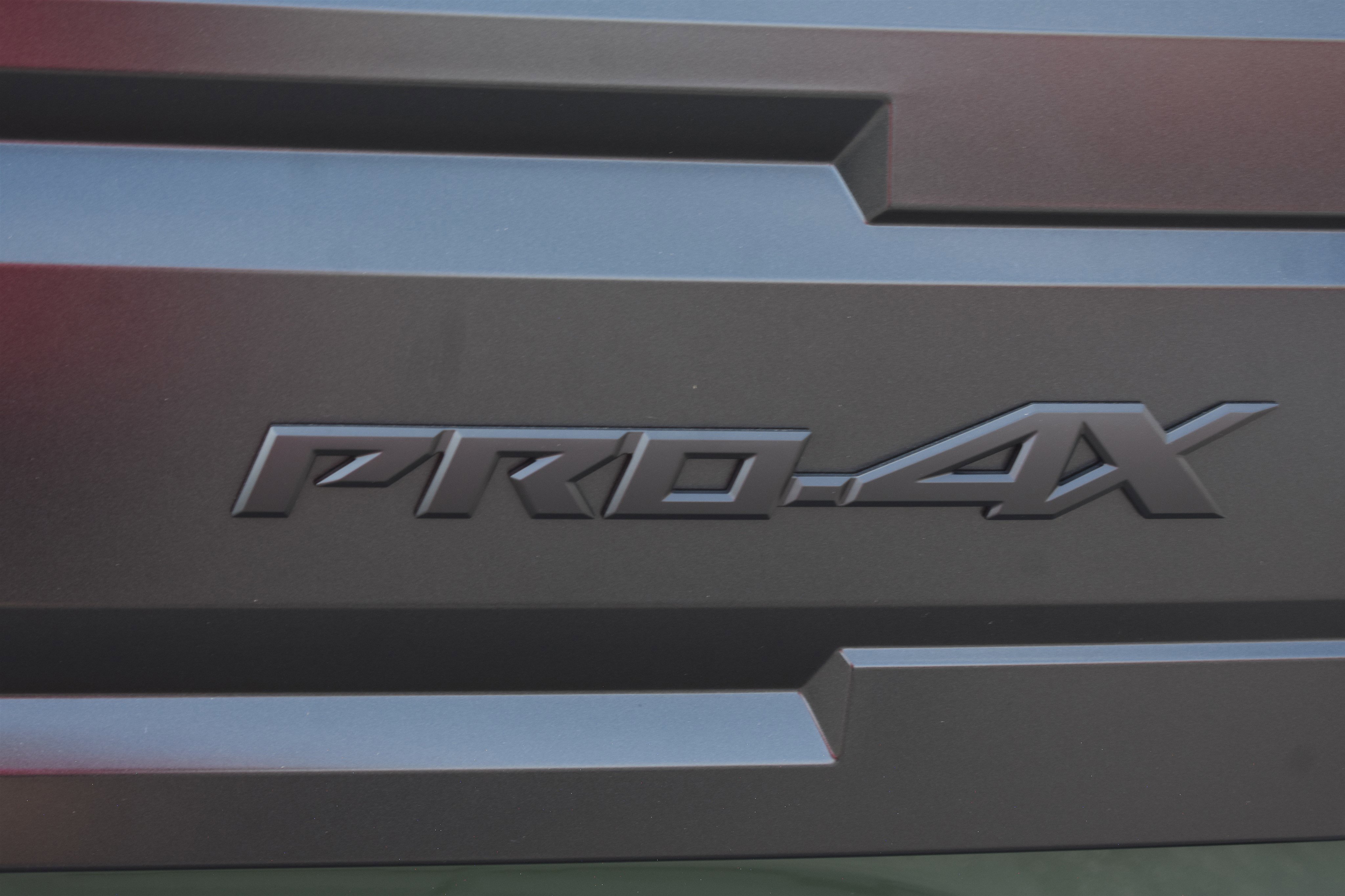 2026 Nissan Frontier PRO-4X photo 2