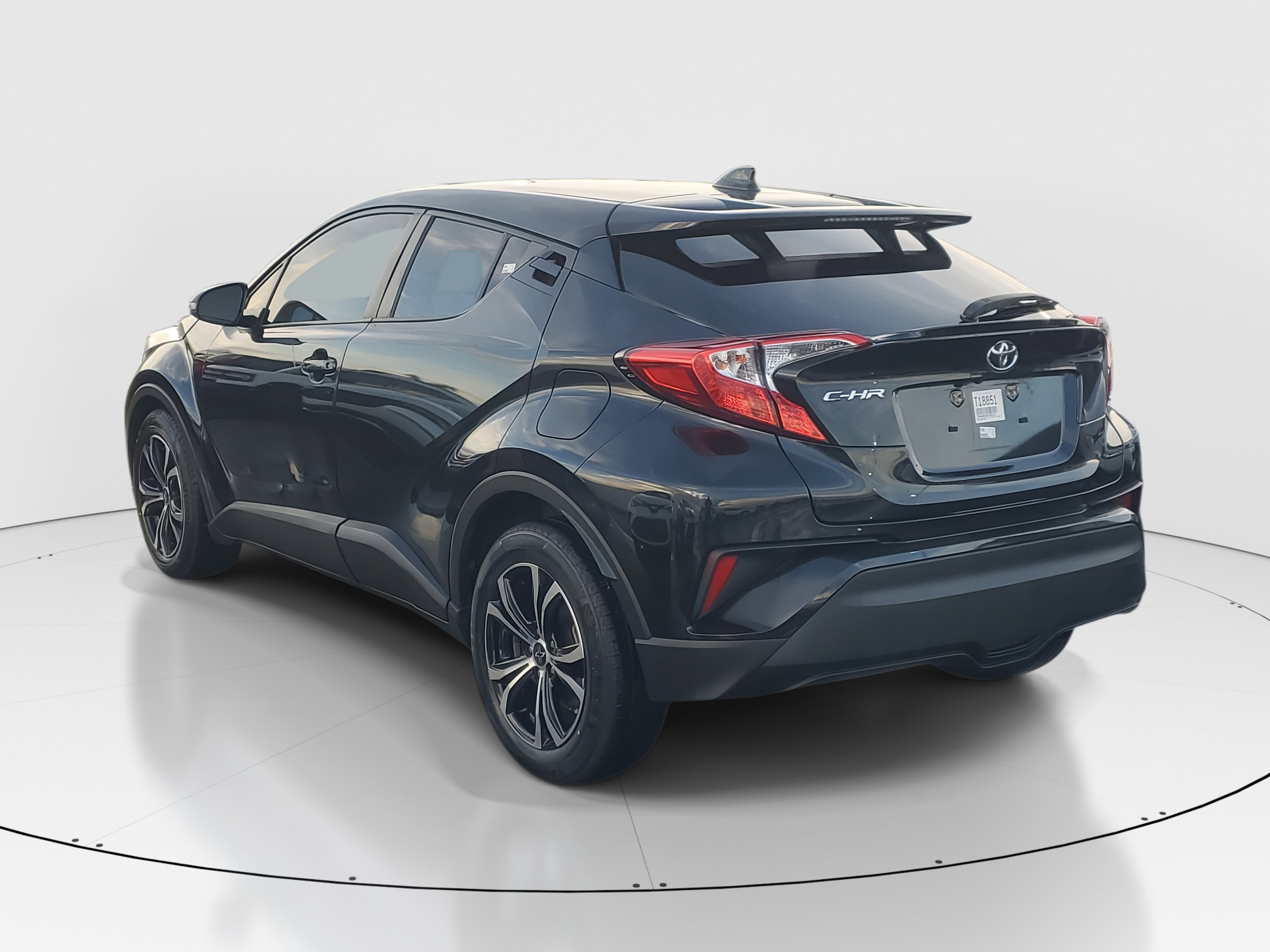 2019 Toyota C-HR LE photo 5
