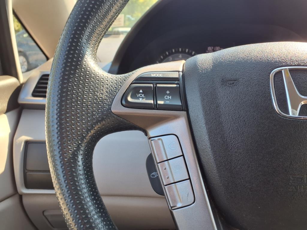 2016 Honda Odyssey LX photo 17