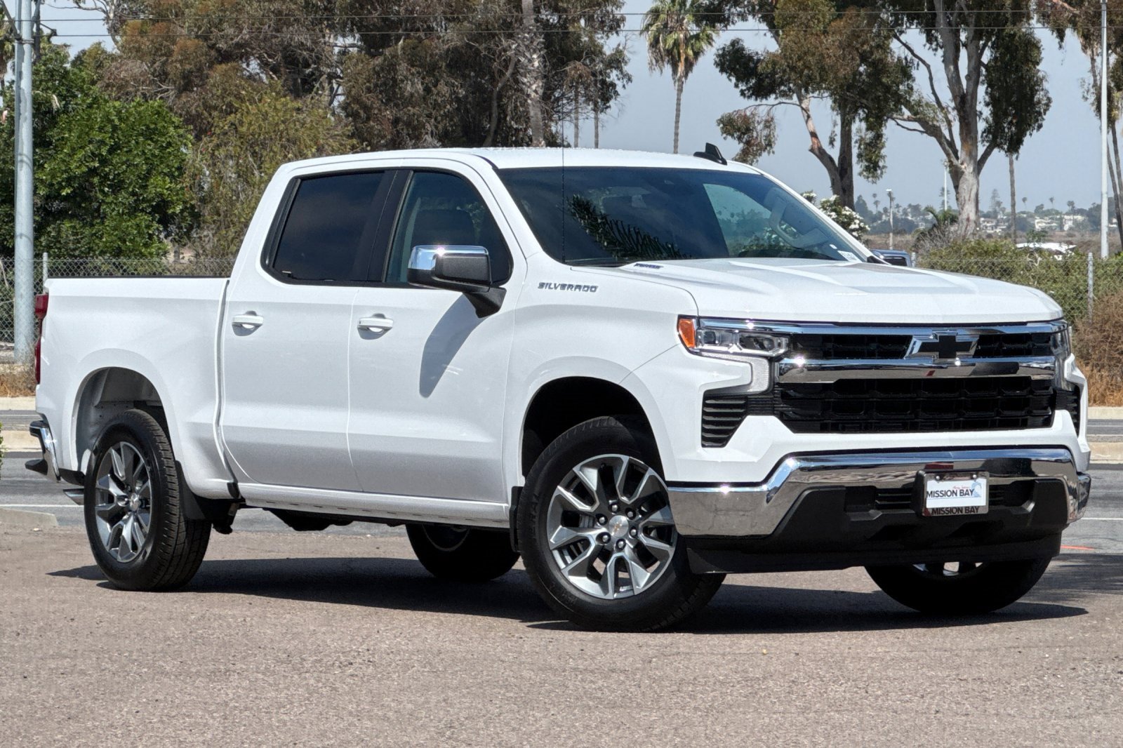2025 Chevrolet Silverado 1500 LT photo 2
