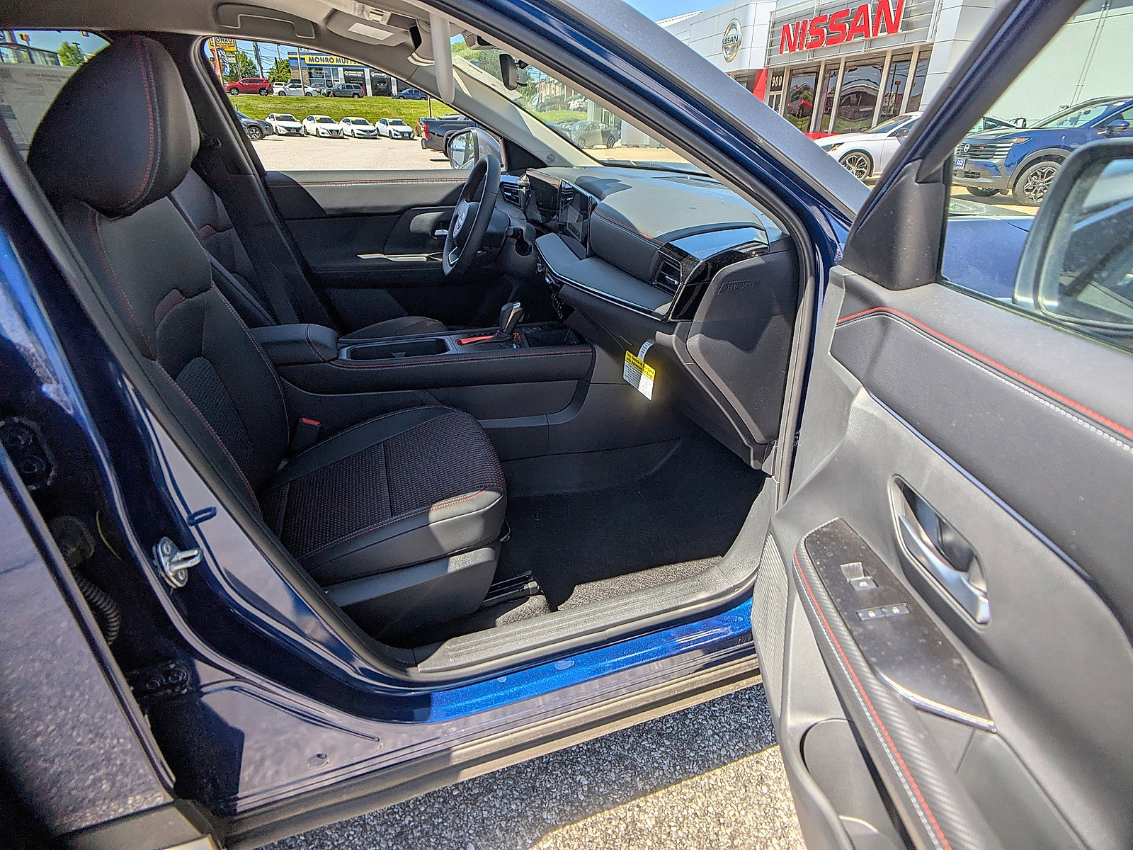 2025 Nissan Kicks SR photo 3