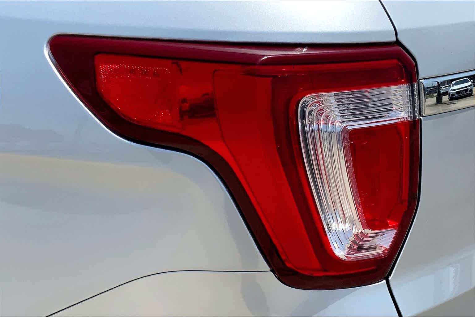 2019 Ford Explorer Base photo 24