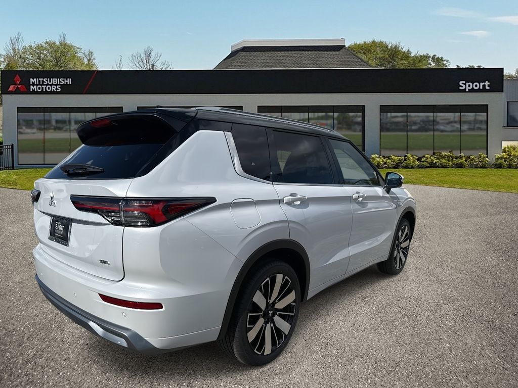 2025 Mitsubishi Outlander SEL photo 3