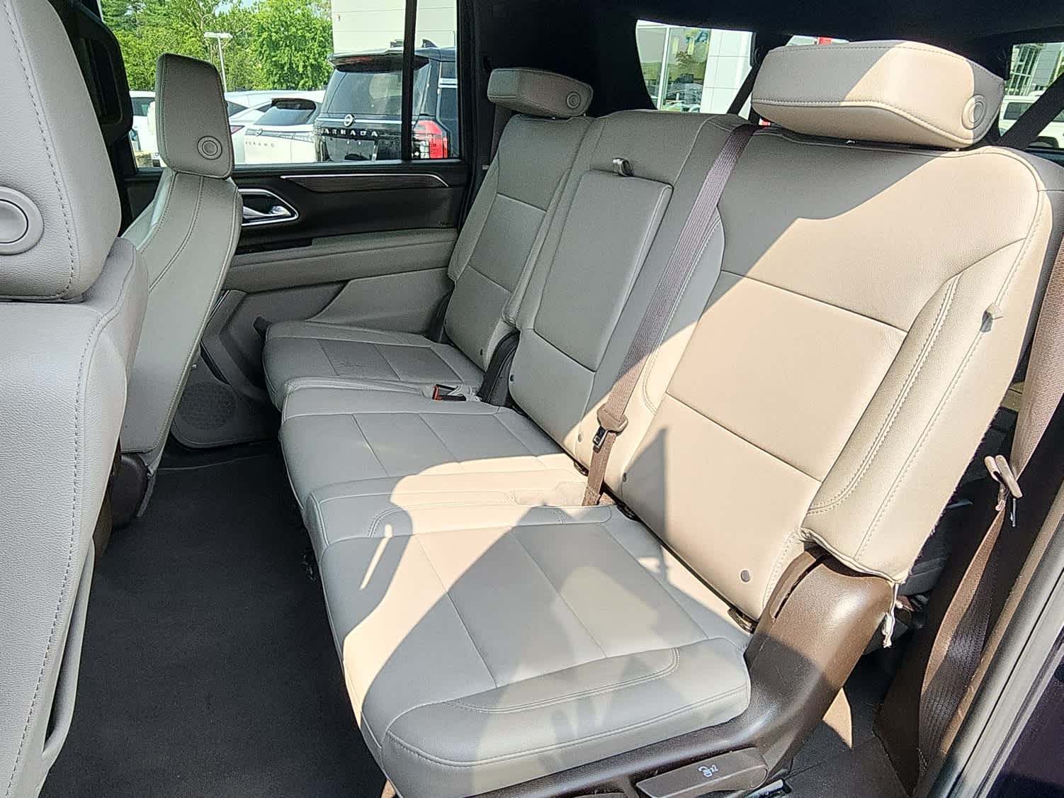 2023 Chevrolet Suburban LT photo 7