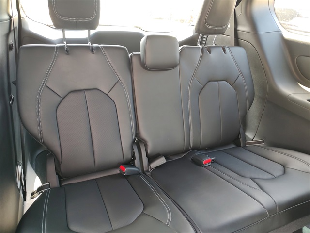 2026 Chrysler Pacifica photo 30