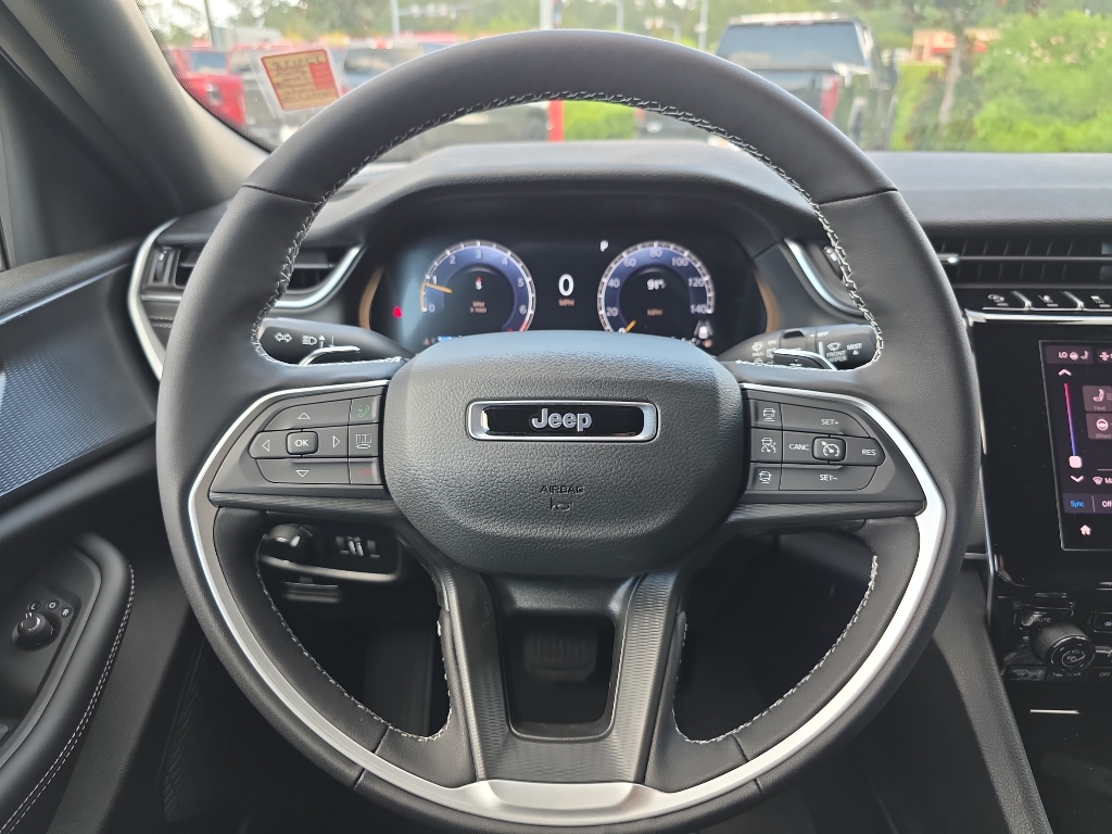 2025 Jeep Grand Cherokee Laredo X photo 17