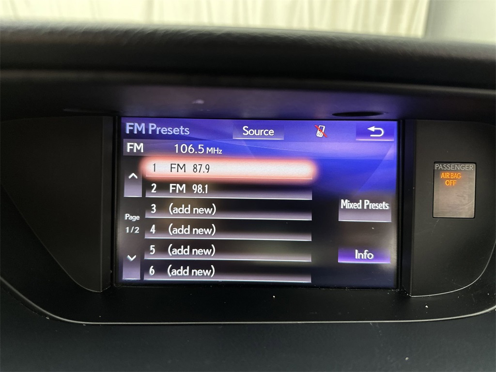 2017 Lexus ES 300h photo 16