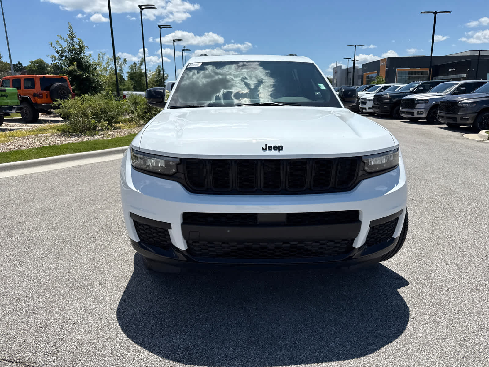 2025 Jeep Grand Cherokee Altitude X photo 2