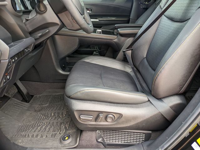 2025 Toyota Sienna Woodland Edition photo 12