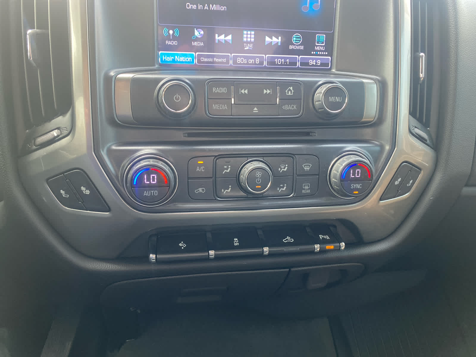 2018 Chevrolet Silverado 1500 LT photo 23