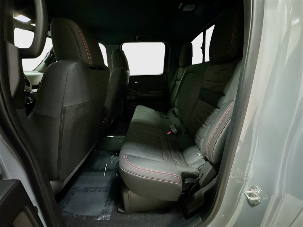 2025 Nissan Frontier PRO-4X photo 13