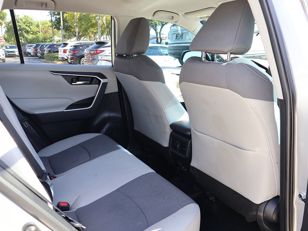 2022 Toyota RAV4 XLE photo 26