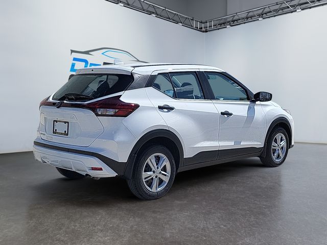 2025 Nissan Kicks Play S photo 3