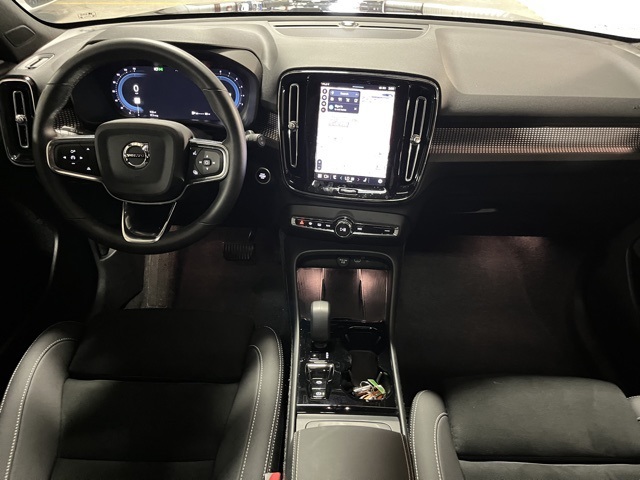 2025 Volvo XC40 Plus photo 20