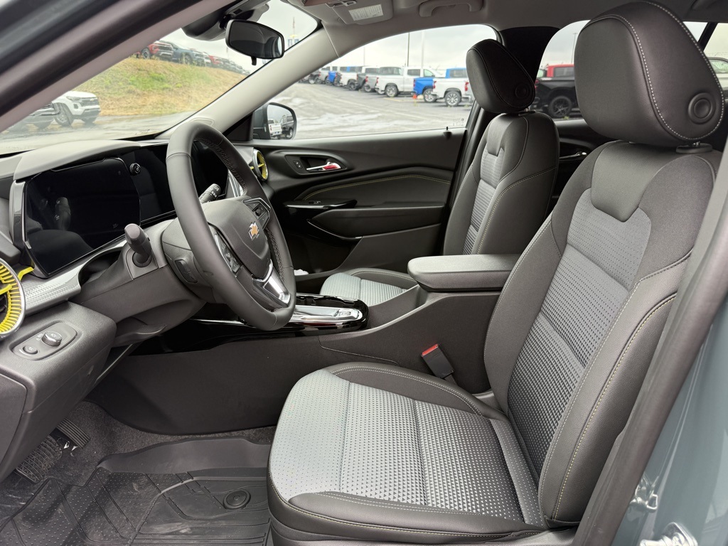 2025 Chevrolet Trax LT photo 10