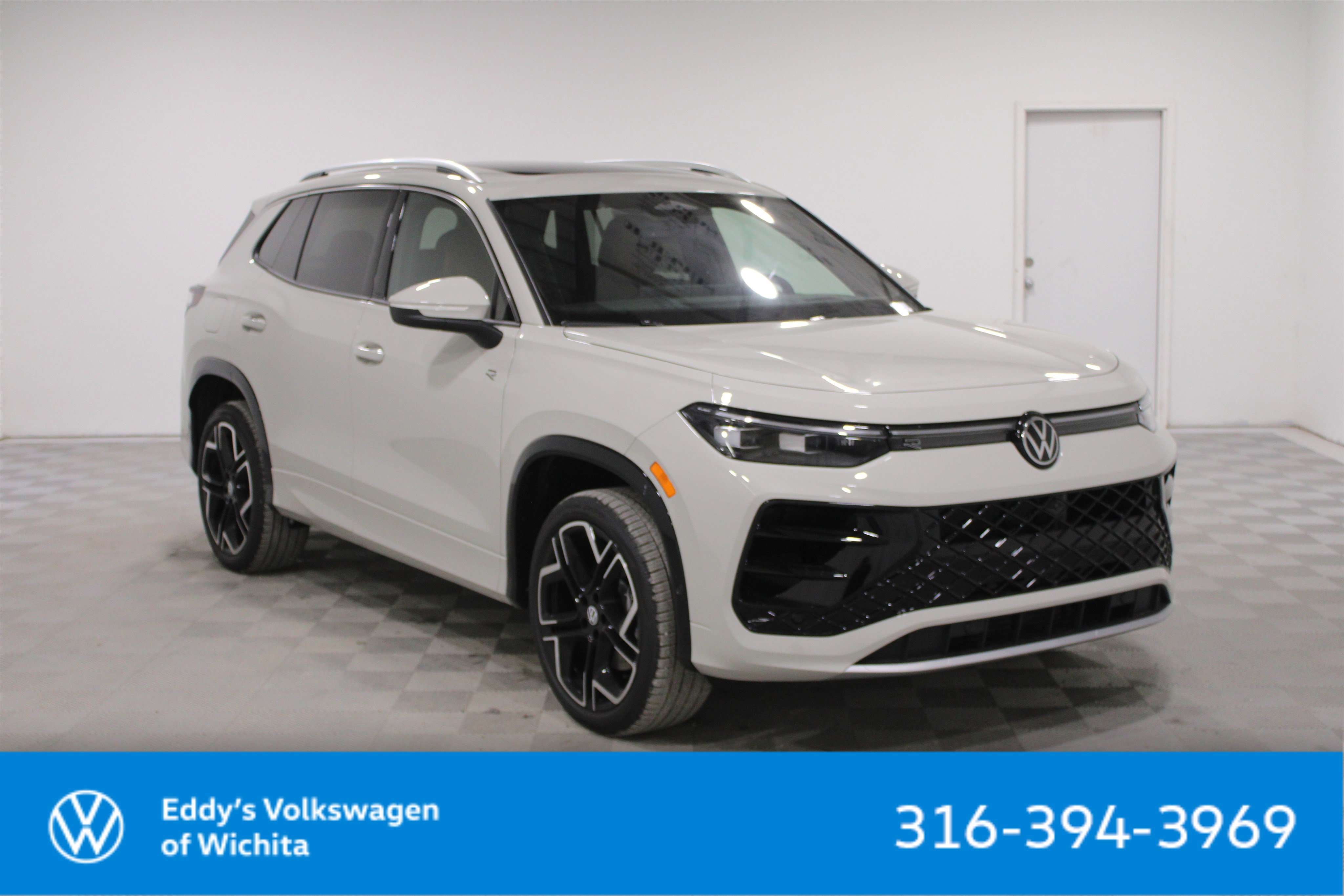 2026 Volkswagen Tiguan SEL R-LINE TURBO's photo